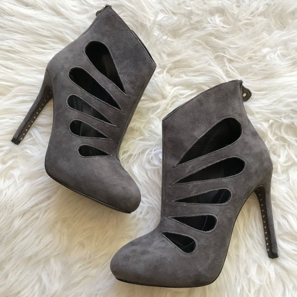 Rebecca Minkoff Acadia Gray Suede Cut Out Round Toe Heeled Ankle Booties - Picture 2 of 8